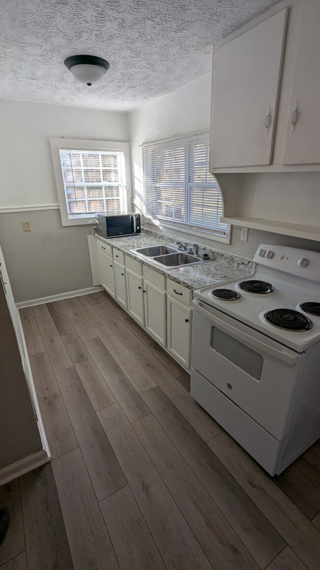 Kitchen - 8 Butler St SW Apartments Unit B