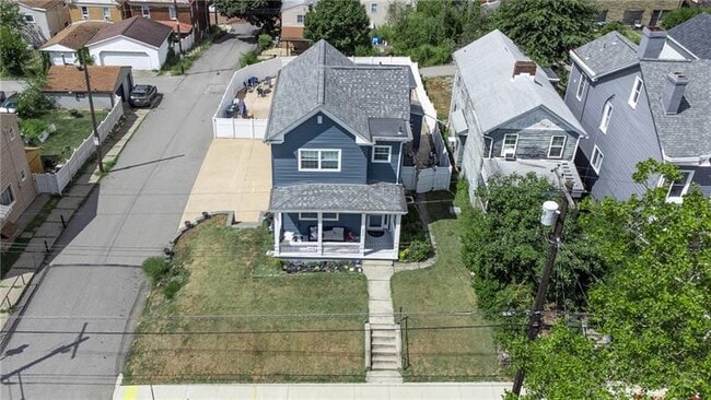 Photo - 242 Bigham St