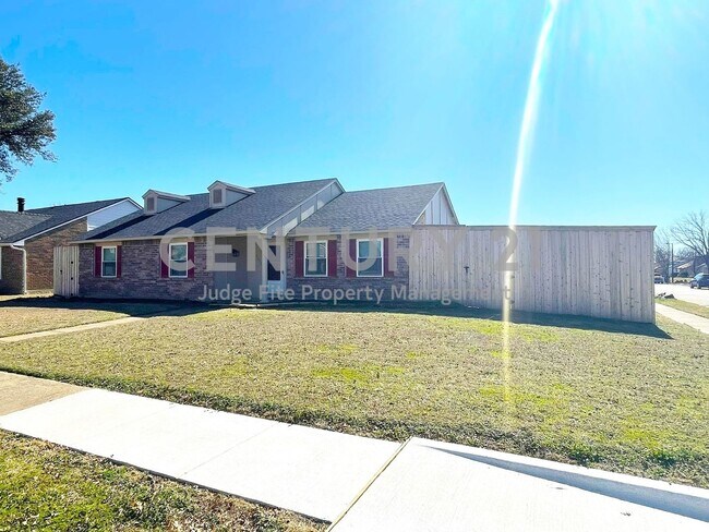 Beautifully Updates 3/2/2 Nestled on Corne... - Beautifully Updates 3/2/2 Nestled on Corne... House