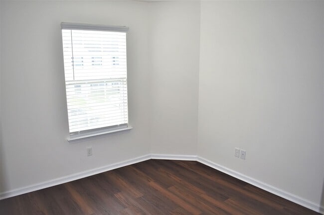 Photo - 1 Bearing Cir