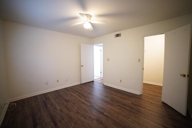 Photo - 2555 Chateau Ln Unit 2