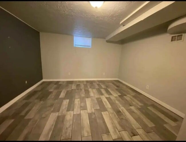 Photo - 985 Maple St