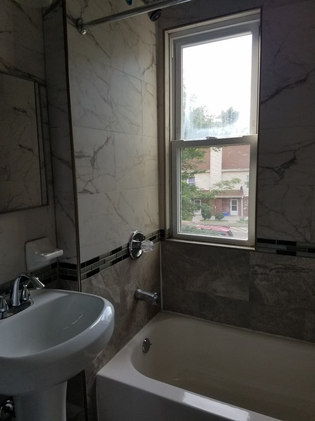 12-16 Groton St
