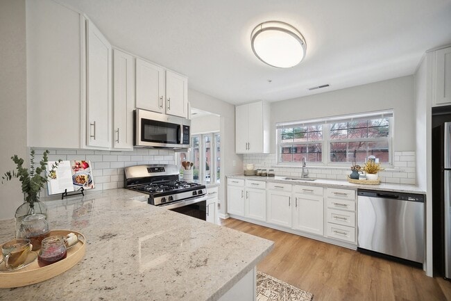 Elevate your lifestyle at Eagle Rock Apartments at Bel Air, featuring a modern kitchen with sleek appliances and stylish finishes. Enjoy cooking and entertaining in this inviting space. Schedule a tour today to see it for yourself!