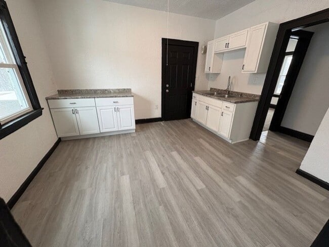 Photo - 3611 E 147th St Unit 2