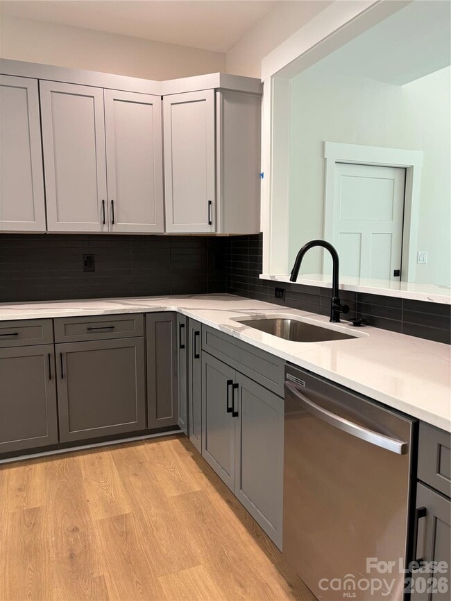 Photo - 7 Heartleaf Cir