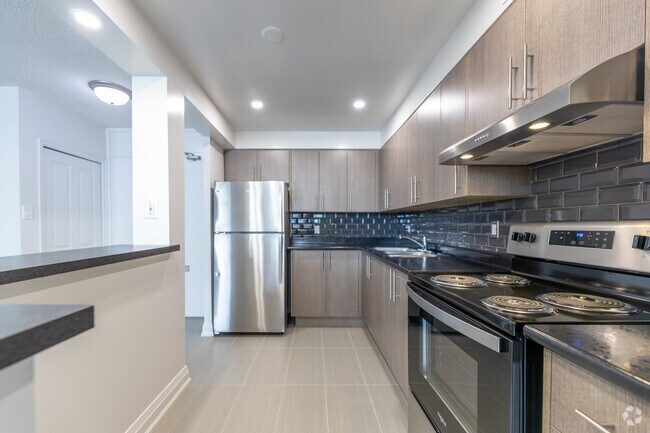 Building Photo - Royal Hill