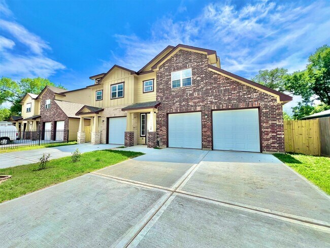 Building Photo - 5602 Hirondel