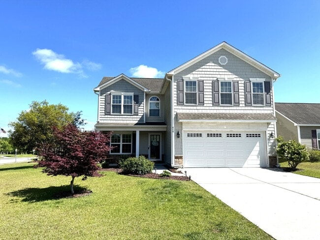 Building Photo - Minutes to the Beach! Conveniently located between Jacksonville & Wilmington