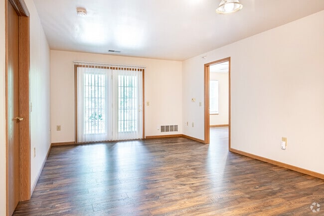 2BR, 2BA - 1087SF - Living Room