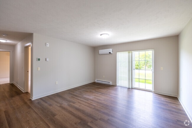 2BR, 1BA - 940SF