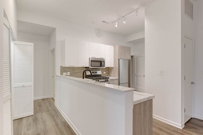 Photo - 100 E 14th St Unidad 304