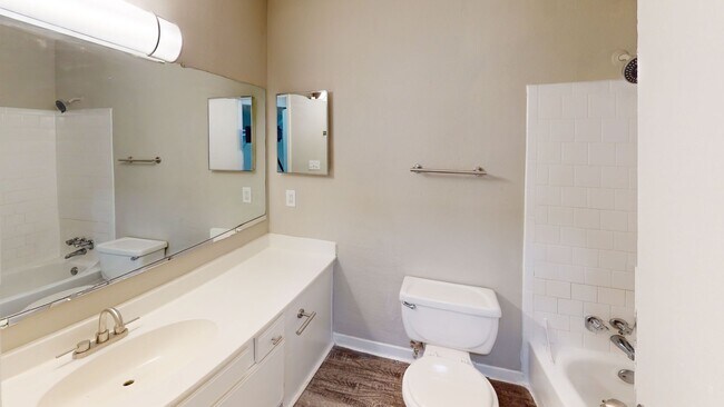 Photo - Castle Creek Apartments