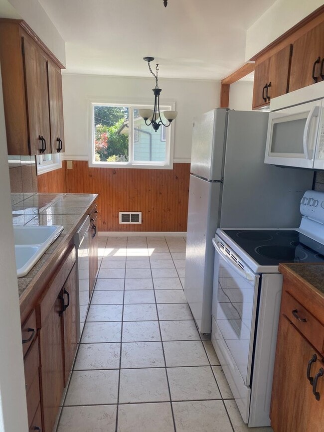 Building Photo - 6404 W Beech St Unit A