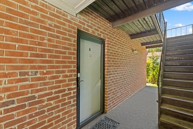 Photo - 1208 Manassas Ct