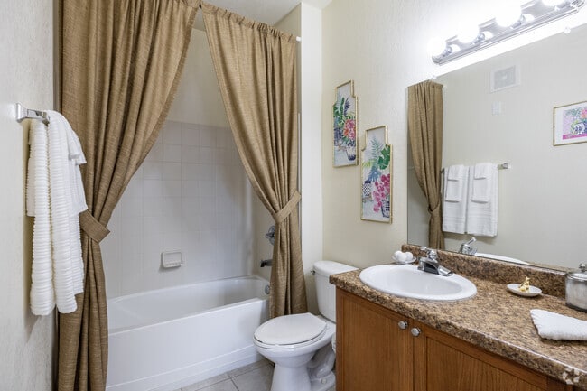 2BR, 2BA - 950SF - Bathroom
