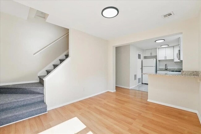 Photo - 12 SADDLEWOOD Ct