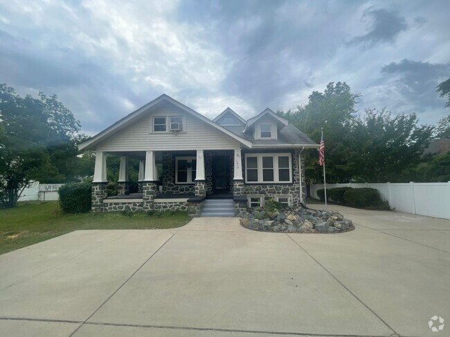 Building Photo - 1913 Morganton Rd Rental