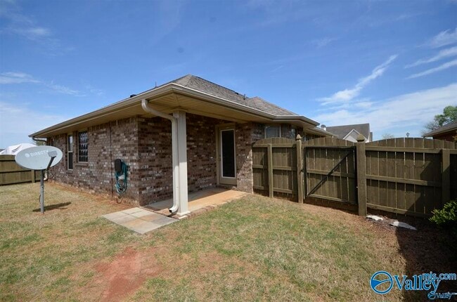 Photo - 702 Willow Shoals Dr SW