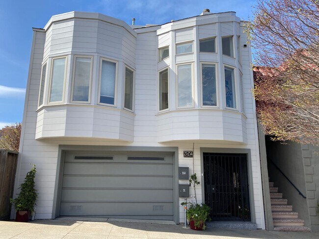 Building Photo - Epic REA- Serene 2 BR/1 BA Flat w/Private Deck & Yard in Lone Mountain
