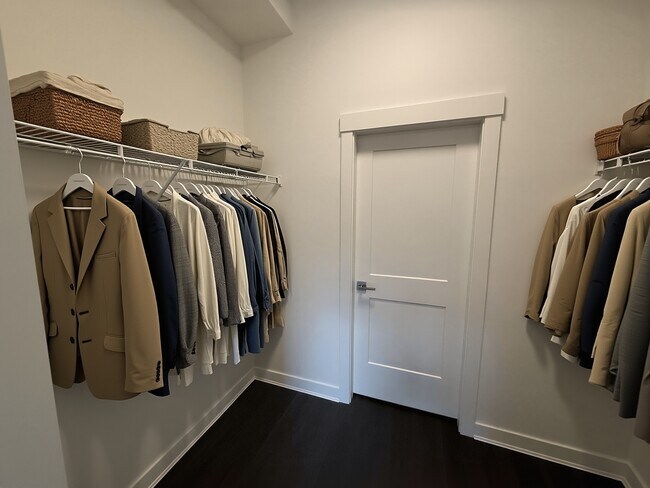 Photo - 5382-200 200 St