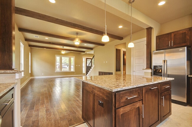 Photo - UT PRE-LEASE: 2011 Constructed Custom West...