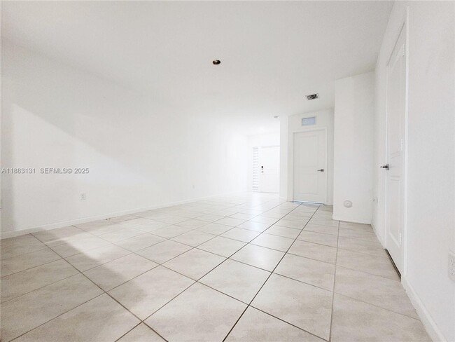 Photo - 541 NE 4th Ln