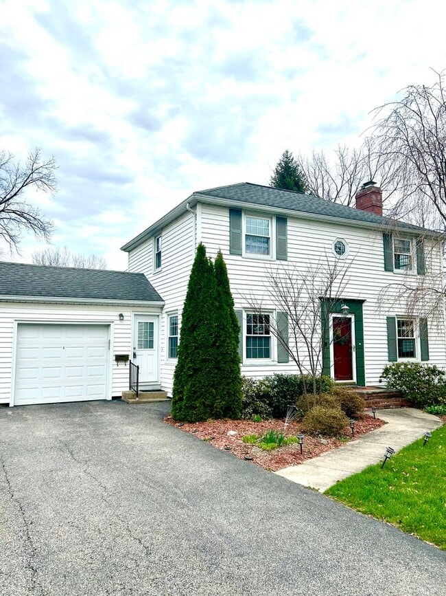 Building Photo - Sunroom Retreat | Fully Furnished 3BR with Private Fenced Yard