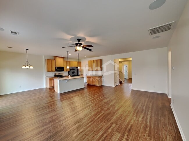 2215 Ambergate Dr