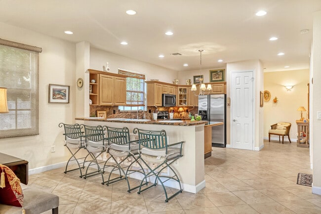 Photo - 2560 NE 11th St