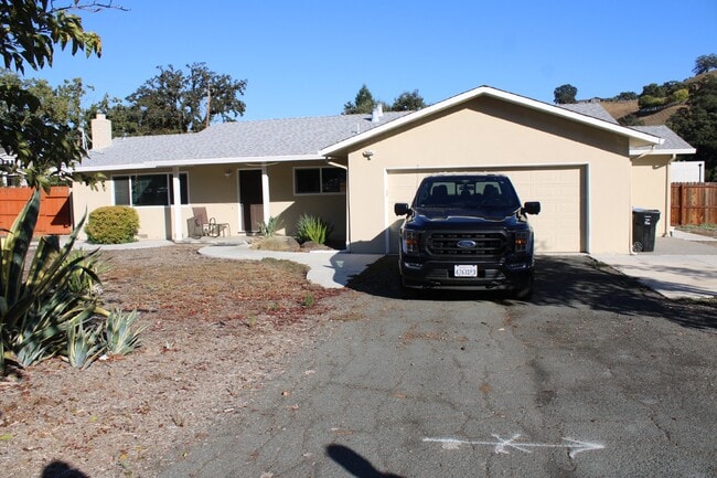 Building Photo - Updated 3 Bedroom, 2 Bathroom Single Family Home in Rural Danville Location