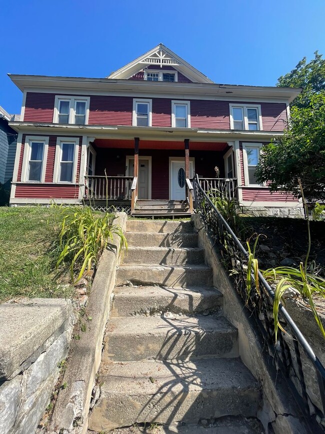 Building Photo - 57-59-59 Holbrook St Unit 59 Rental