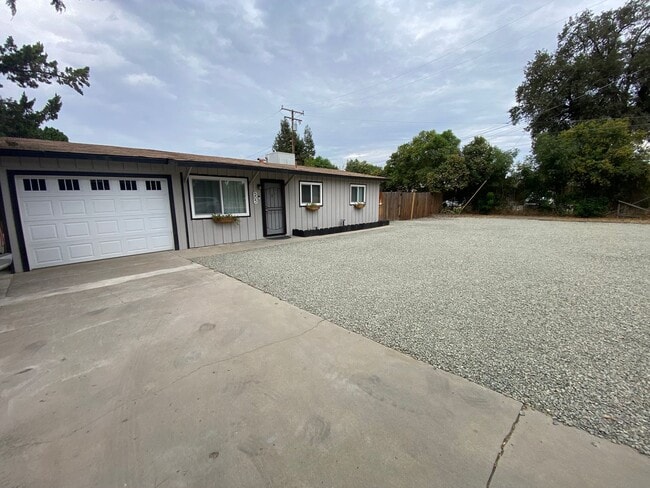 Building Photo - NE Visalia home coming soon!