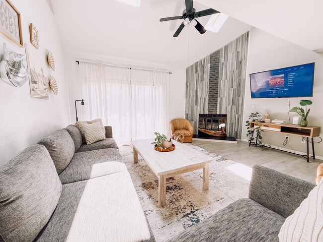 Photo - 1073 Chinquapin Ln