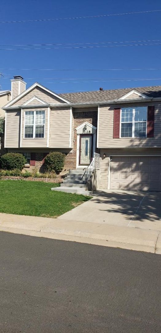 Building Photo - Recent Remodel, 3 Bedroom, 2 Bath Home - Available April 3rd