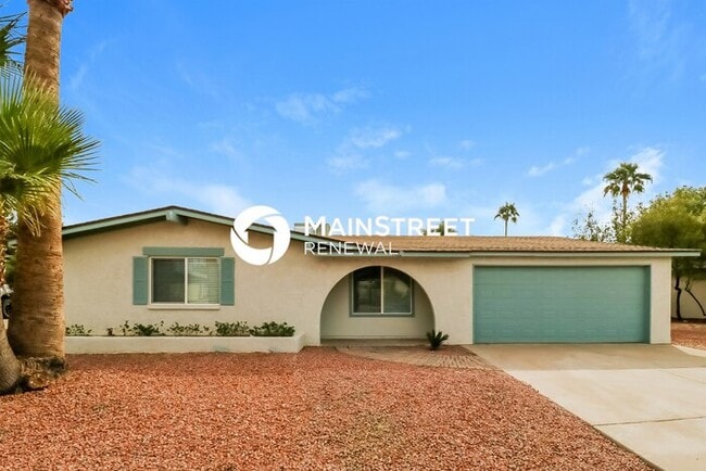 Building Photo - 4 Bedroom Pet-Friendly Home in GLENDALE, AZ with Main Street Renewal