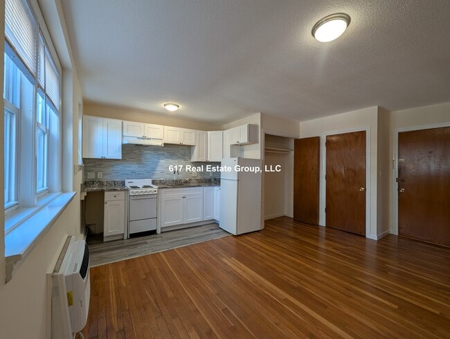 Building Photo - 2018 Commonwealth Ave Rental