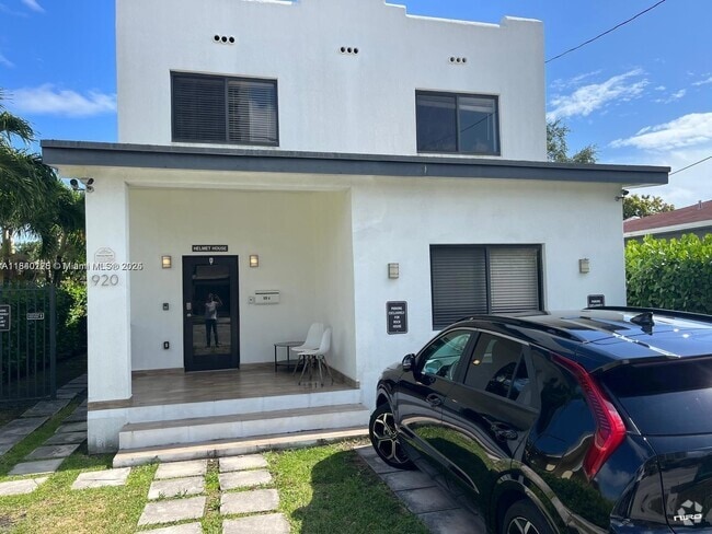 Building Photo - 920 SW 9th St Unit A Rental