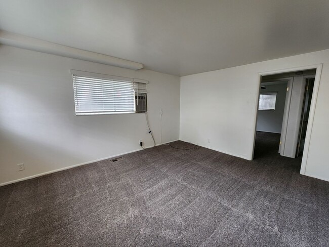 Photo - MetHigh 8-Plex/__Bldgs *** Unit 4