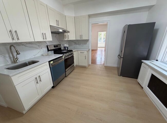 16501 Union Tpke Unit Duplex in Fresh Meadows!