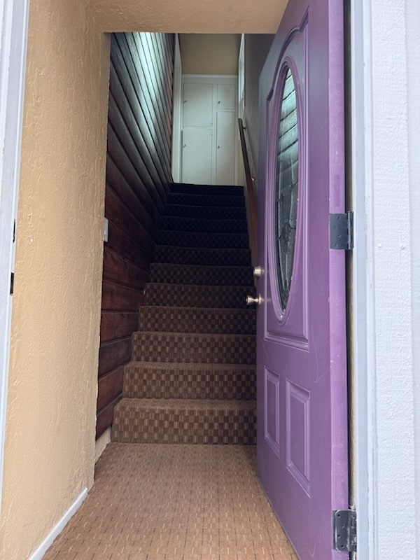 Entry Stairs - 441 Temple Ln Unit 2