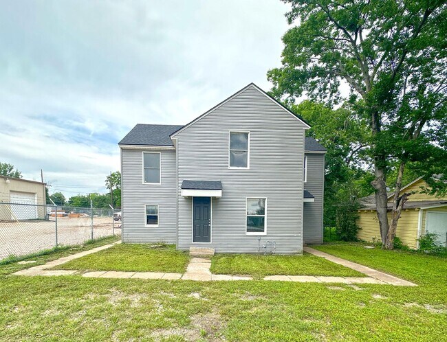 Duplex *upstairs* - Duplex *upstairs* House