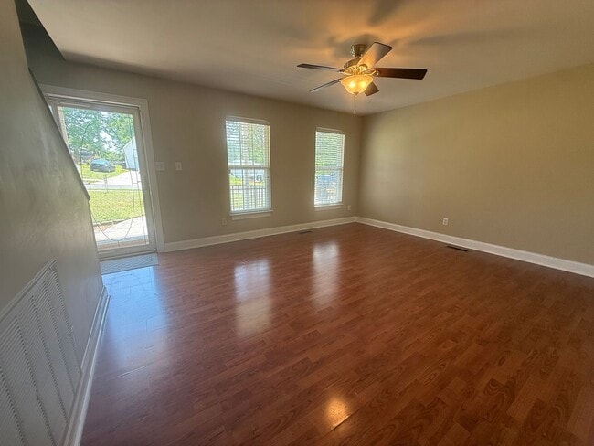 Photo - 4bd 3b off N Lee Hwy!