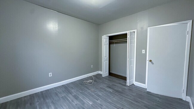 Photo - 165 Winfield Ave Unidad 4