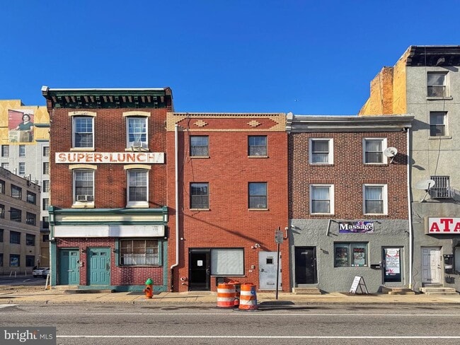 Building Photo - 1241 Vine St Rental