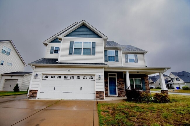 Building Photo - 4 Bedroom 2.5 Bathroom- Small Dogs Conside... Rental
