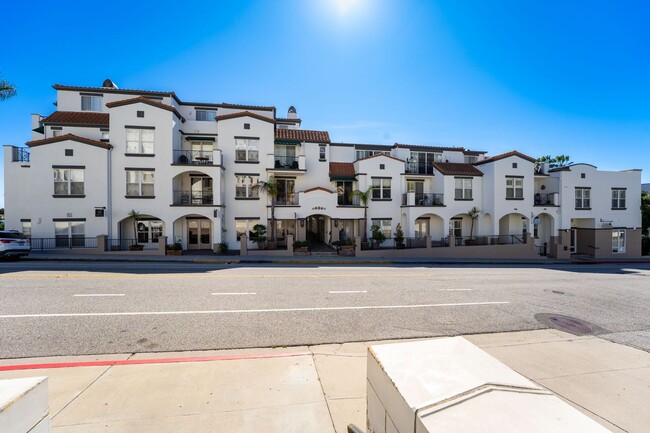 Building Photo - Discover Ventura's Downtown and Coastal Lifestyle
