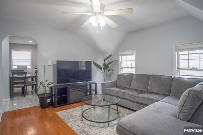 Photo - 94 Liberty St