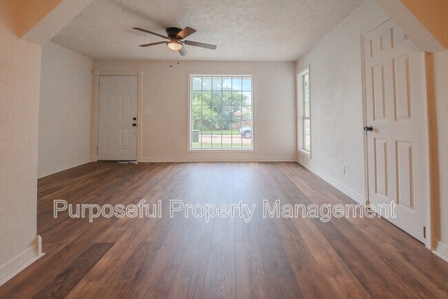 221 W Douglas Dr