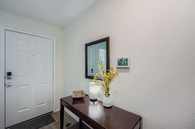 Photo - 121 Granary Dr
